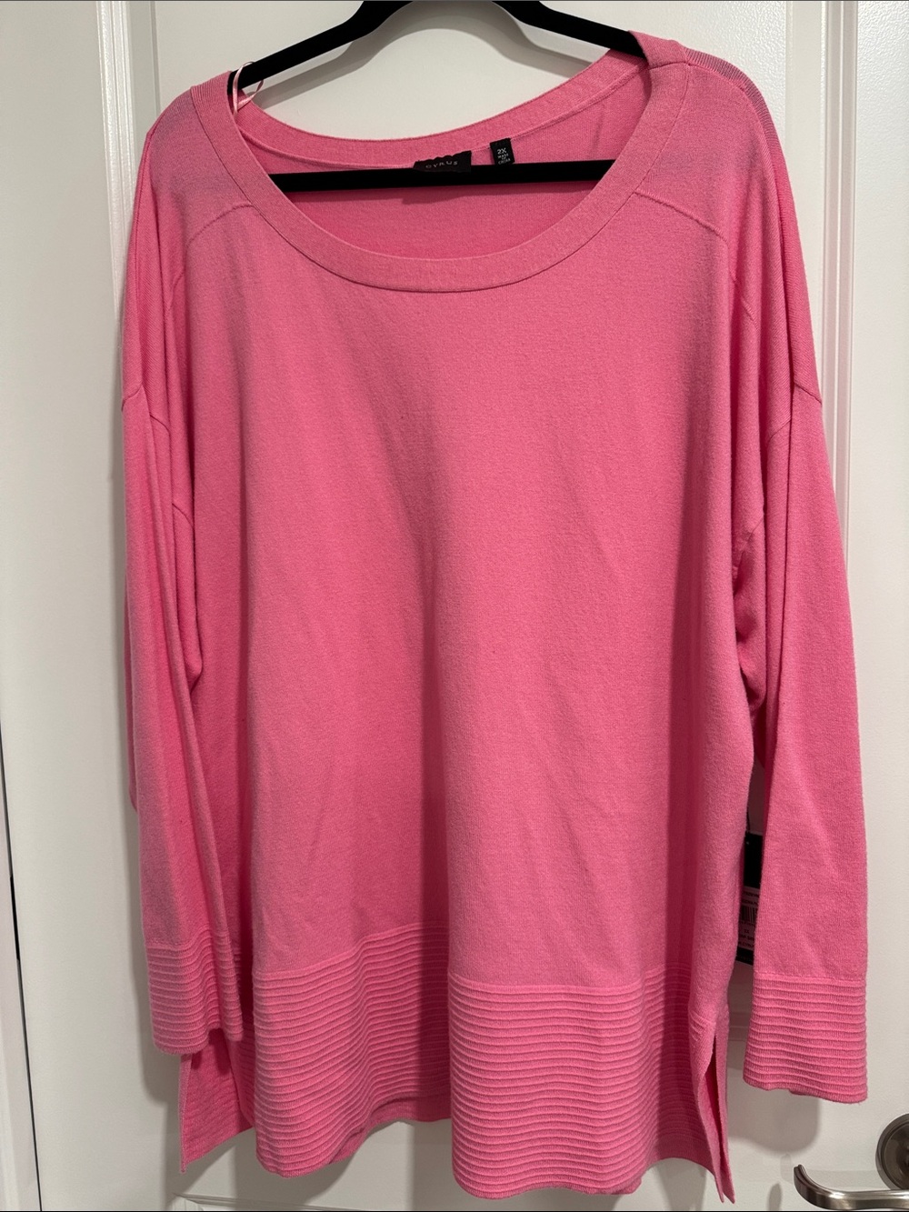NWT Cyrus Scoop Neck Lightweight Knit Tunic